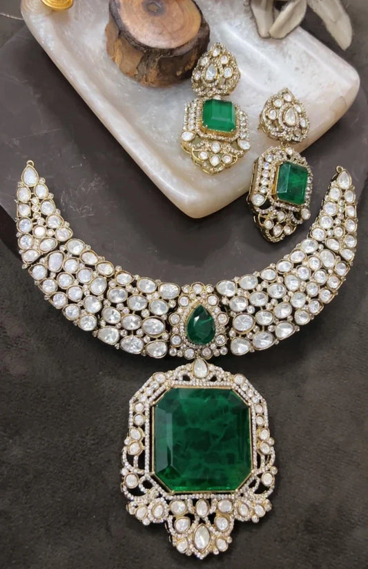 How to Style a Beautiful Kundan Necklace Set with Earrings for a Modern Yet Traditional Look
