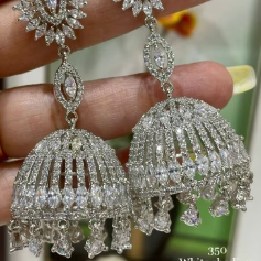 How to Choose the Perfect Diamond Earring for Women: A Complete Buying Guide