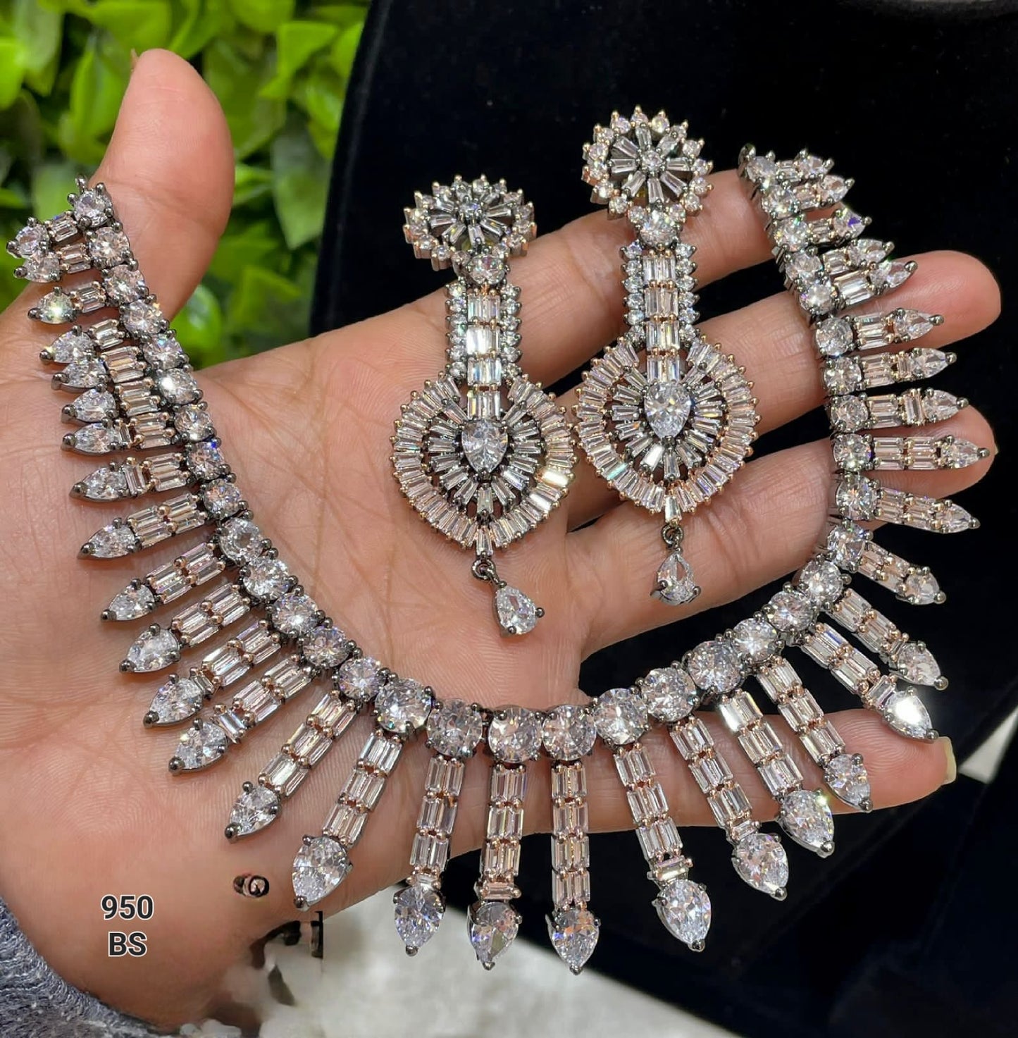 Radiant AD Necklace and Earrings Set: A Diamond Dream