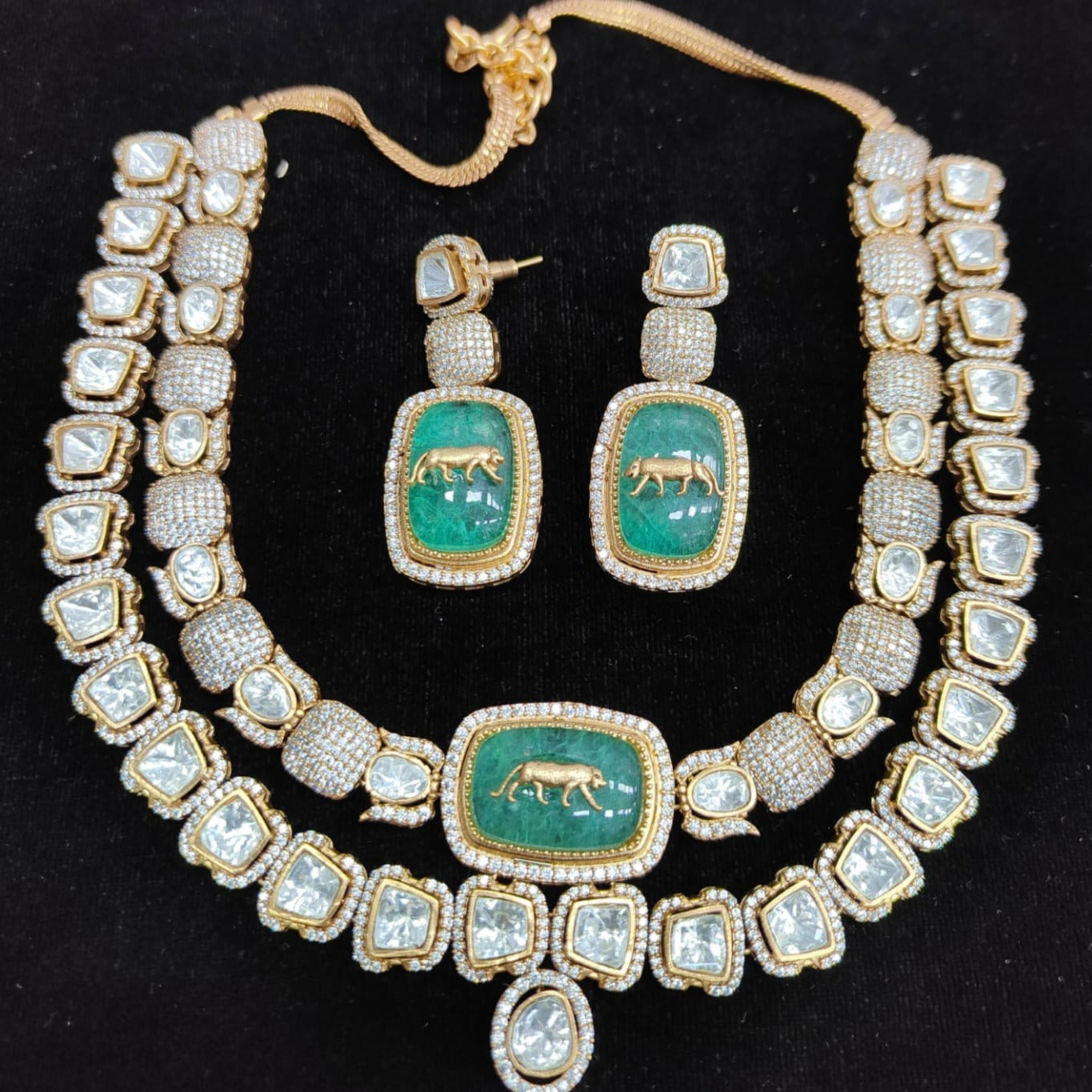 Sabaychi Splendor Polki Kundan Necklace Set with Exquisite Matching Earrings