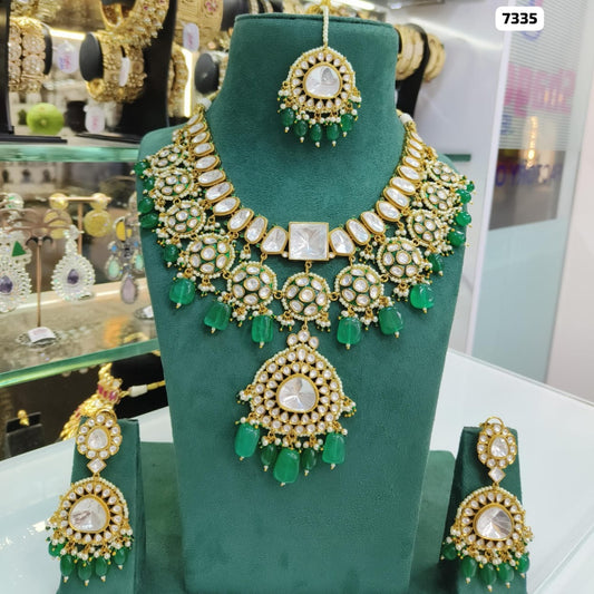 Exquisite Polki Un-cut Kundan Necklace Set with Earrings and Maangtikka - Timeless Elegance and Traditional Glamour