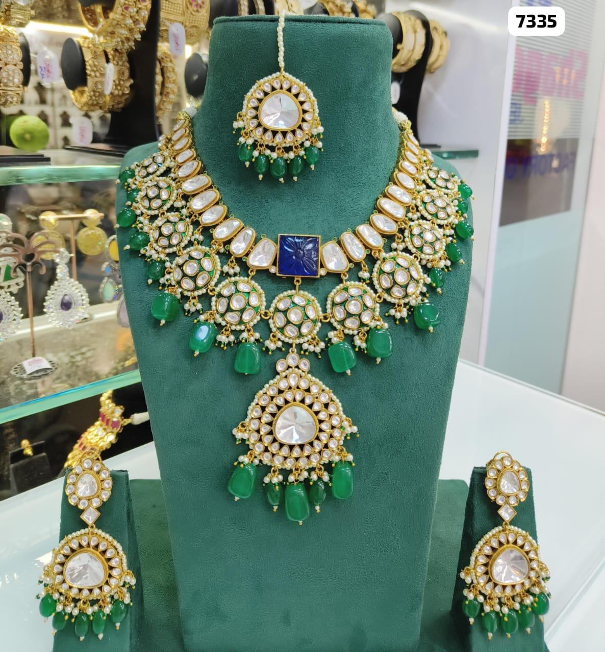 Exquisite Polki Un-cut Kundan Necklace Set with Earrings and Maangtikka - Timeless Elegance and Traditional Glamour