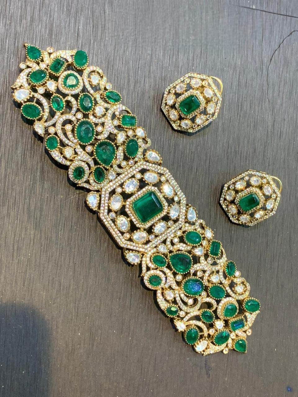 Radiant Emerald Green and Mesmerizing Moonstone Necklace Set: Premium Quality Jewelry Ensemble