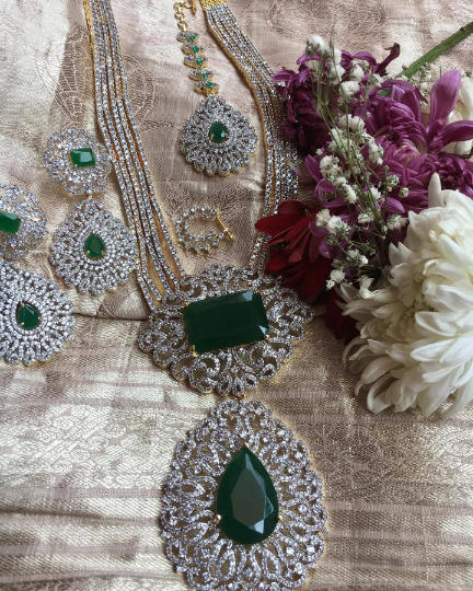 Dazzling Elegance: The Ultimate Luxury Diamond Set with Big Earrings, Tikka, and Diamond Nath