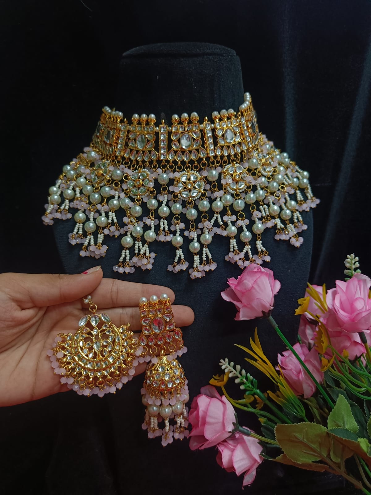Regal Opulence: Kundan Jewelry Set with Jhumka Earrings and Maangtikka