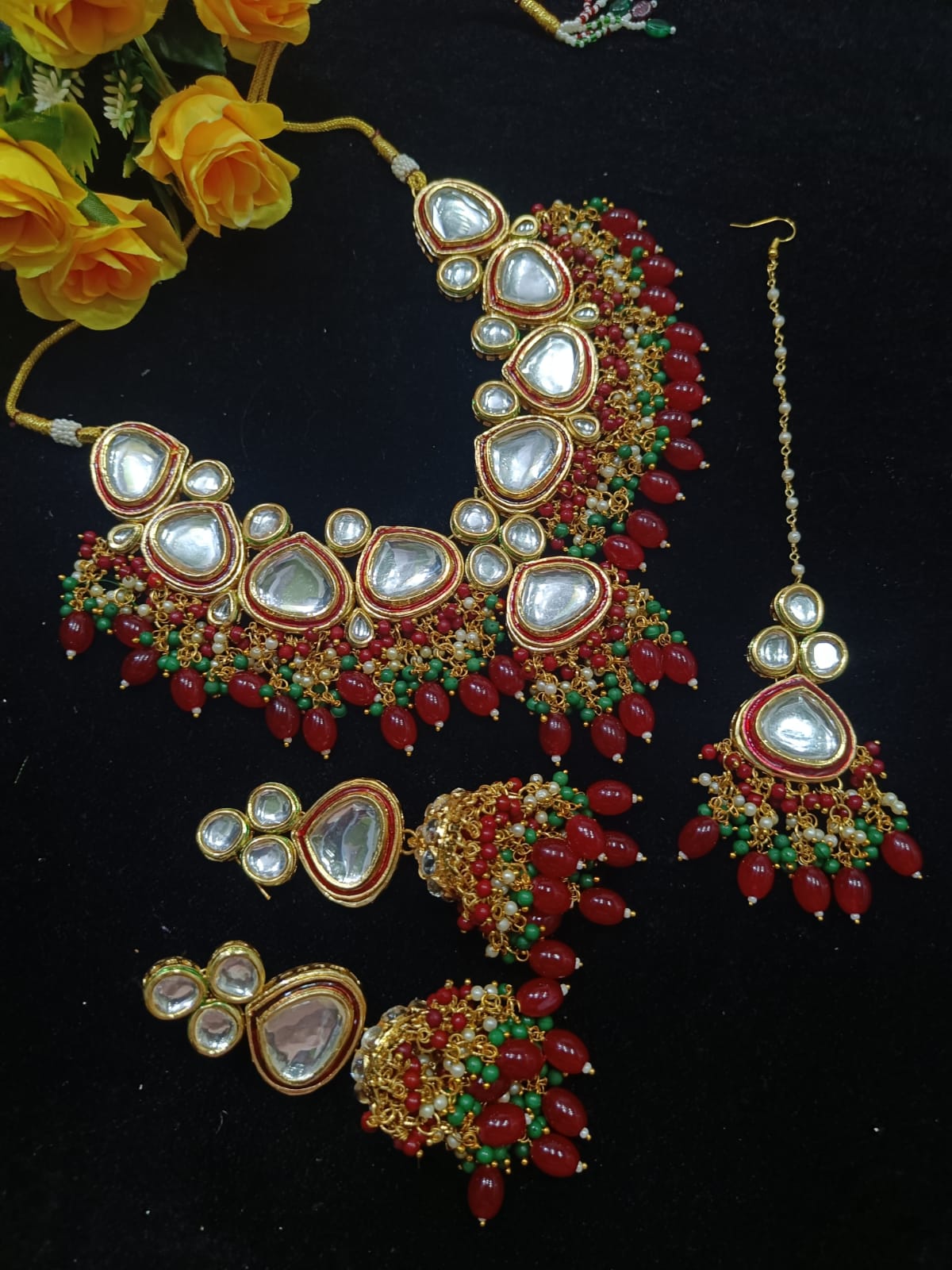 Royal Opulence: Kundan Jewelry Set with Earrings and Maangtikka