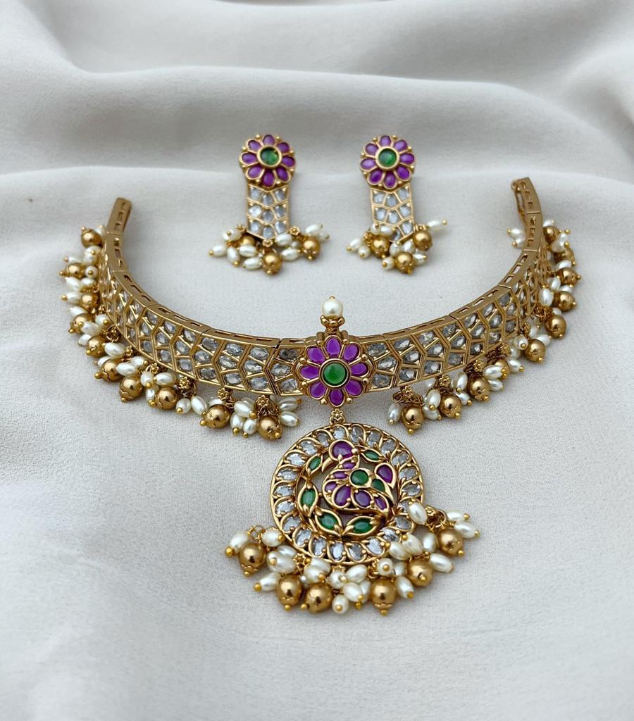 Exquisite Kundan Choker Set: Elegance Redefined with Matching Earrings