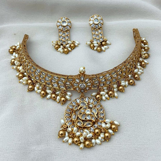 Exquisite Kundan Choker Set: Elegance Redefined with Matching Earrings