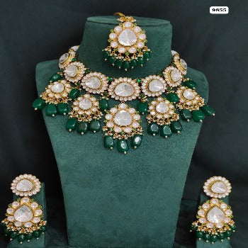 High Quality Polki Un-cut Kundan Necklace Set with Earrings and Maangtikka