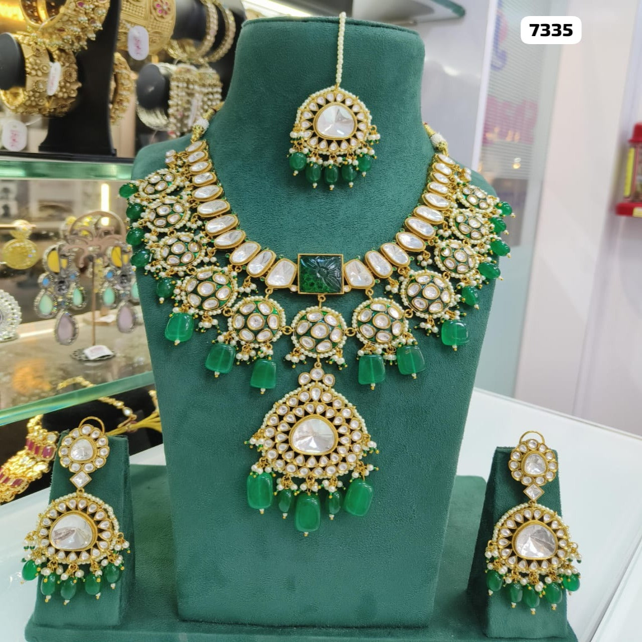 Exquisite Polki Un-cut Kundan Necklace Set with Earrings and Maangtikka - Timeless Elegance and Traditional Glamour