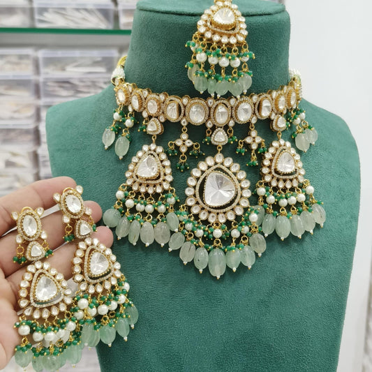 Exquisite Kundan Ensemble, High-Quality Necklace Set with Earrings and Maangtikka, Gold-Polished Elegance