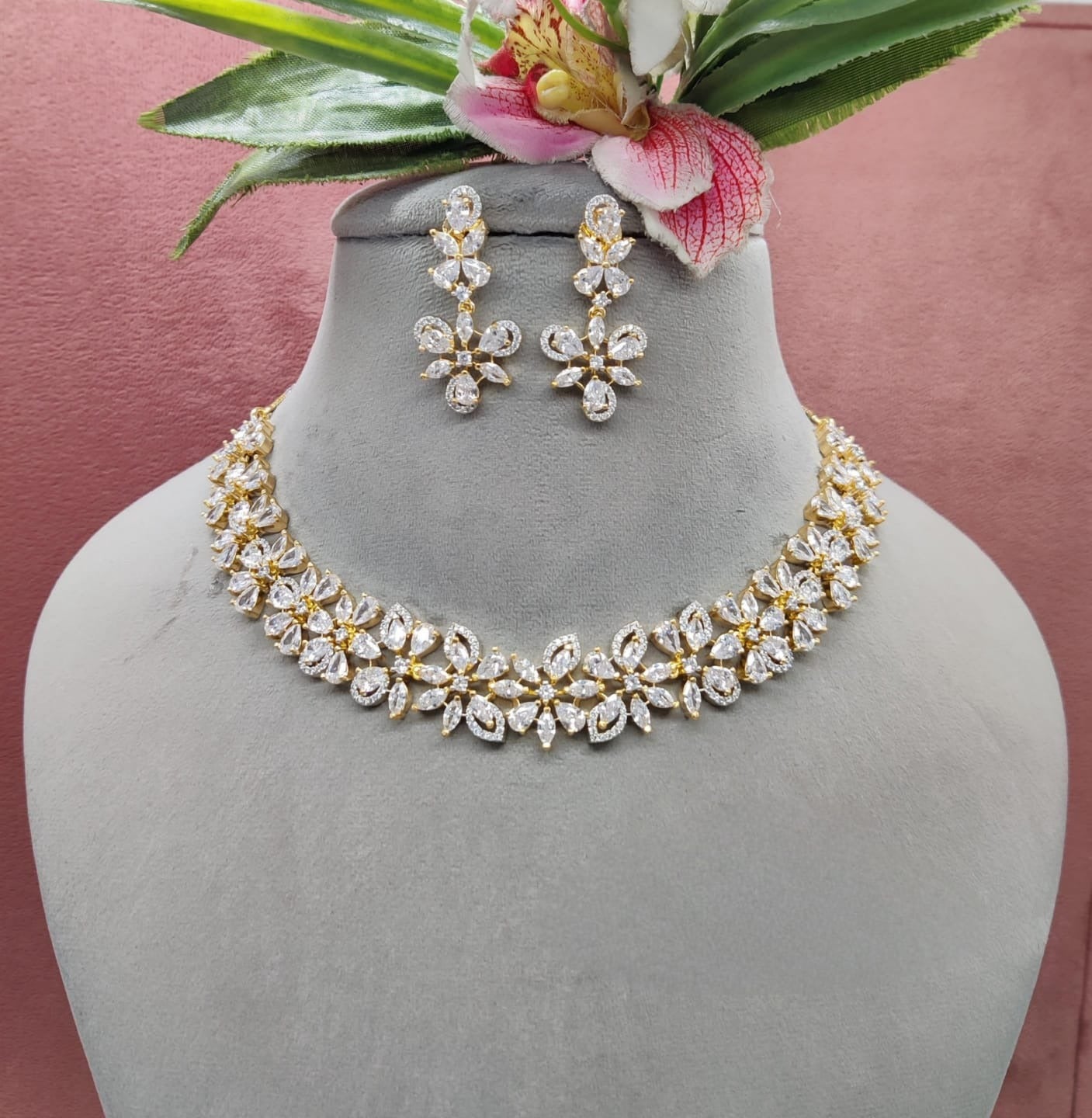 High-Quality American Diamond Necklace Set with Exquisite Flower Pattern and Matching Earrings for Timeless Glamour