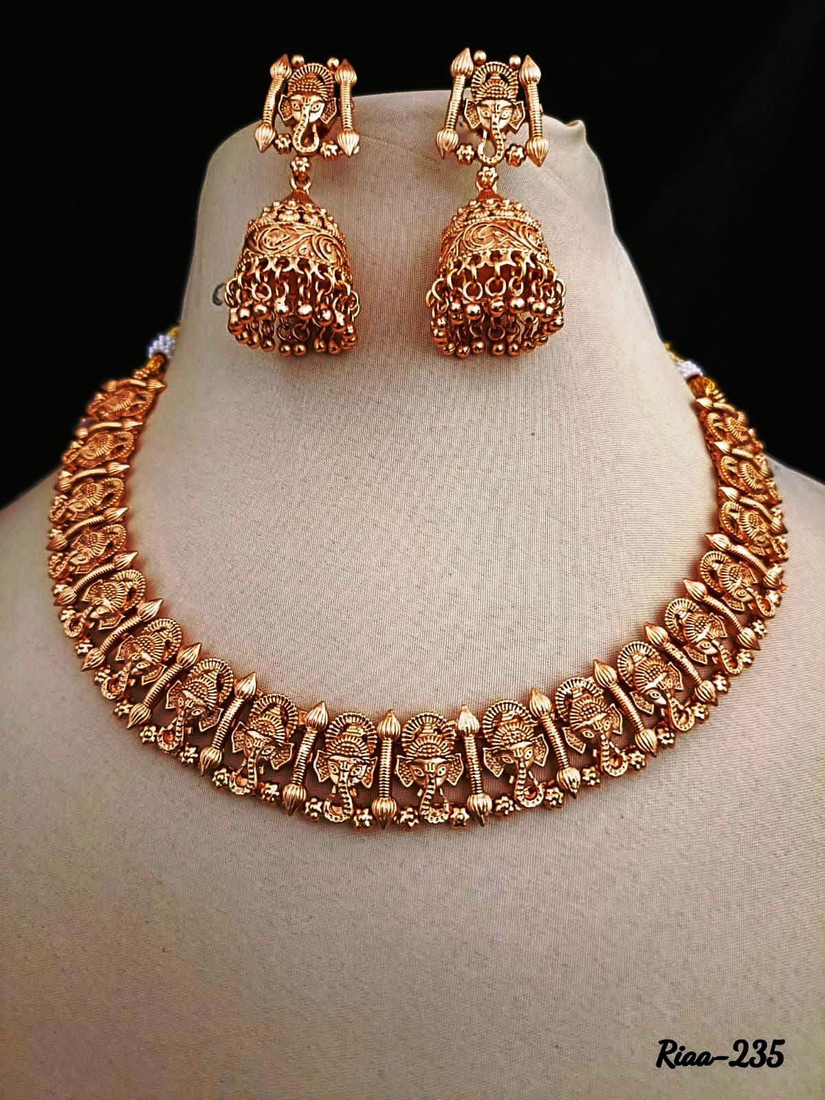 Infinite Radiance: Halsi Necklace Brilliance , halsi Necklace with earrings