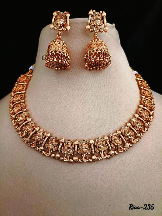 Infinite Radiance: Halsi Necklace Brilliance , halsi Necklace with earrings