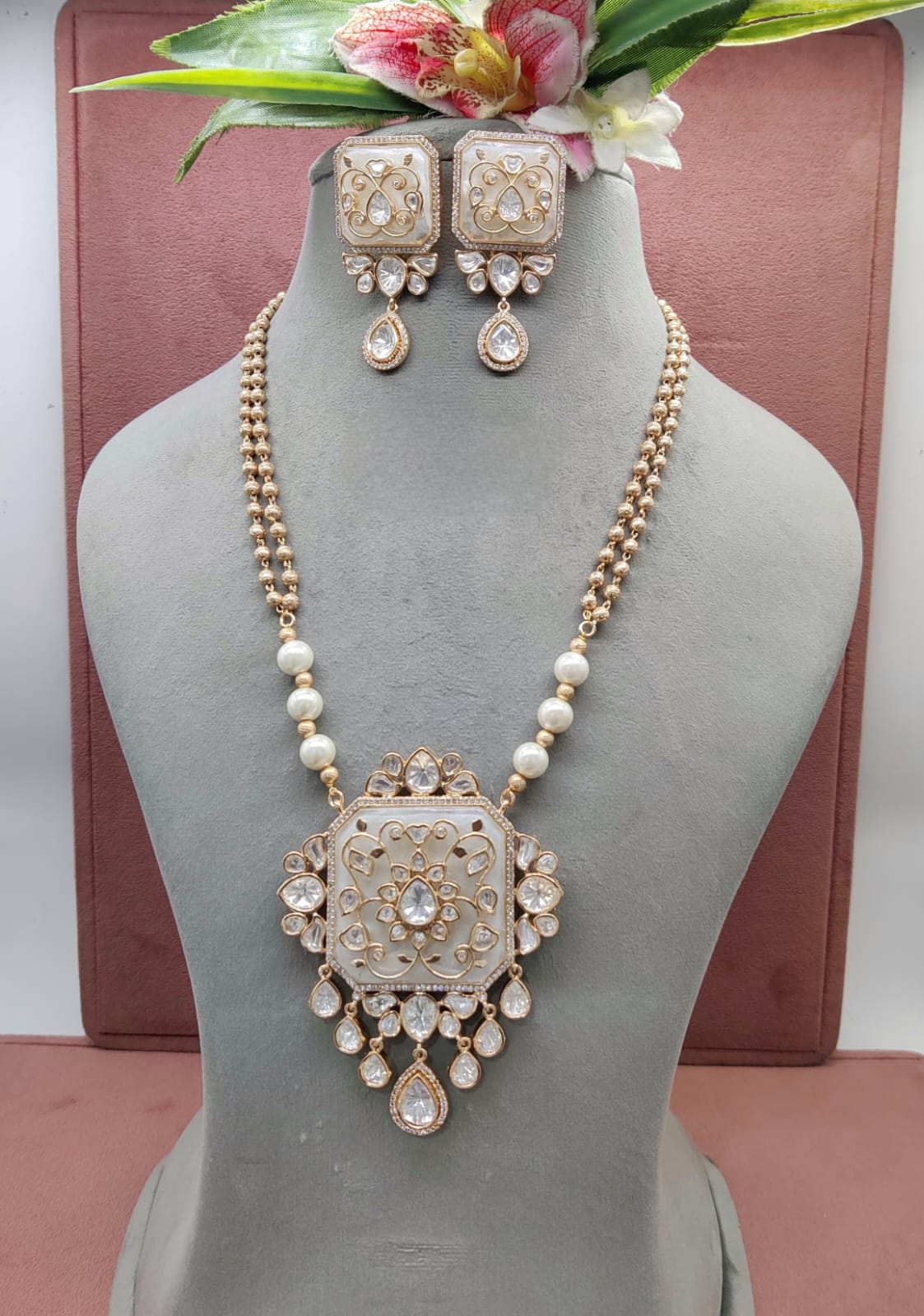 Premium Quality kundan pendant with matching earrings jewellery set , pendant jewellery