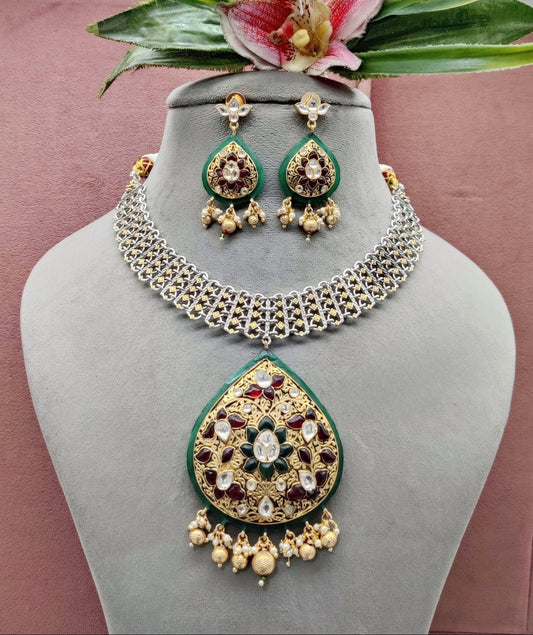 Radiant Splendor: Kundan Pendant Necklace and Earrings Set