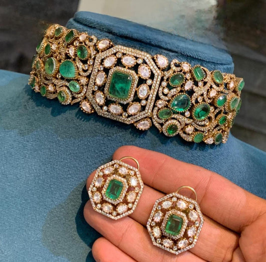 Radiant Emerald Green and Mesmerizing Moonstone Necklace Set: Premium Quality Jewelry Ensemble