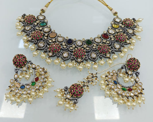 Traditional Kundan Necklace Set with Coordinated Earrings and Maang Tikka jewellery set