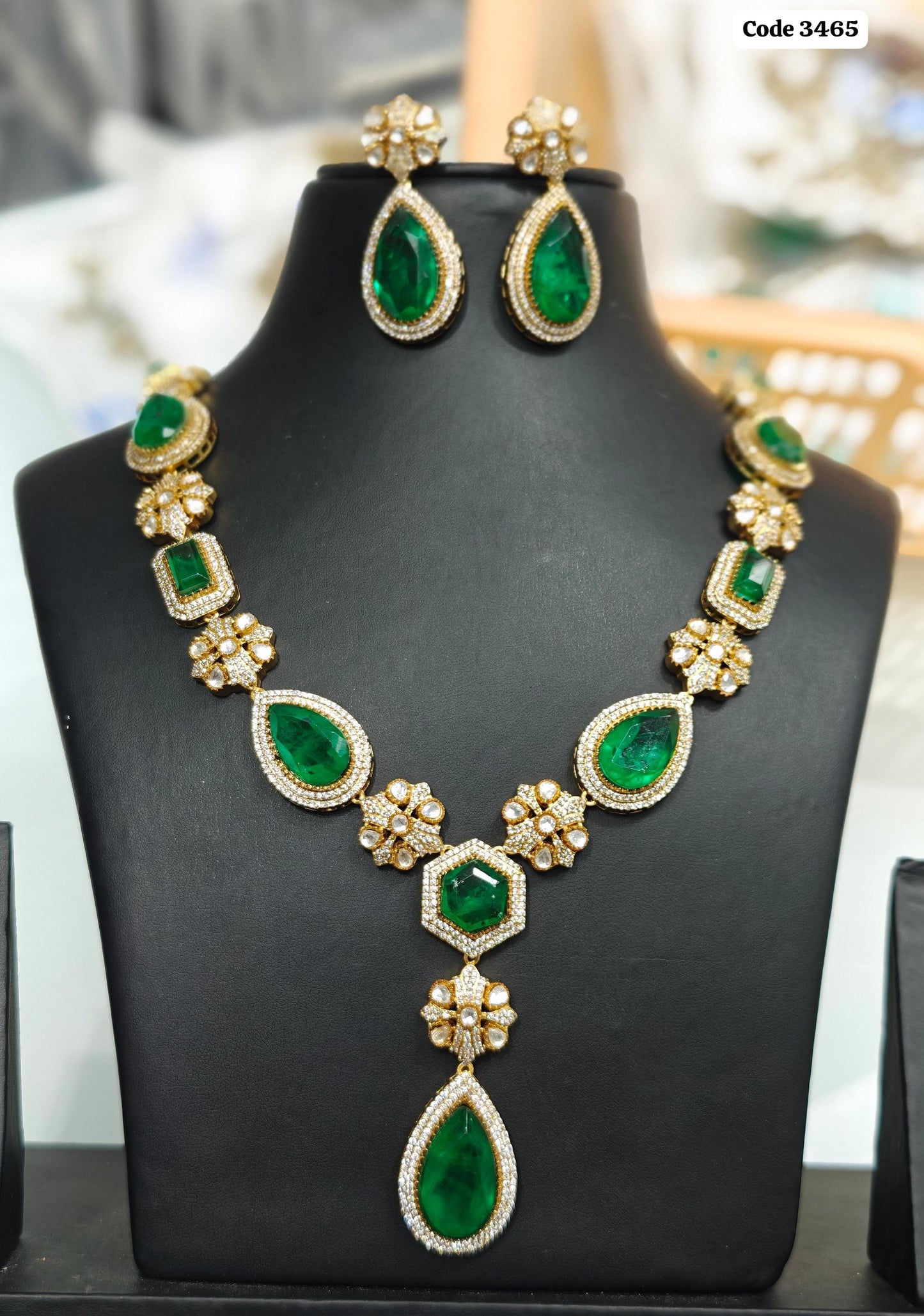 Enchanting Aura: Beautiful Kundan Necklace Set with Earrings