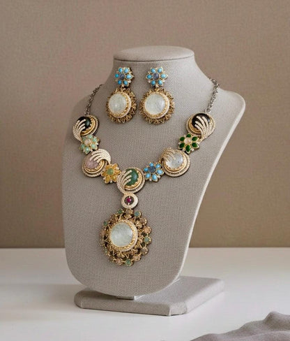 Indian Bridal Kundan Necklace Set, Statement Pendant, Matching Earrings