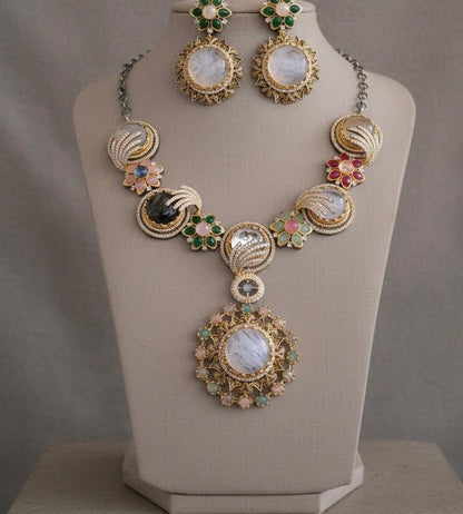 Indian Bridal Kundan Necklace Set, Statement Pendant, Matching Earrings