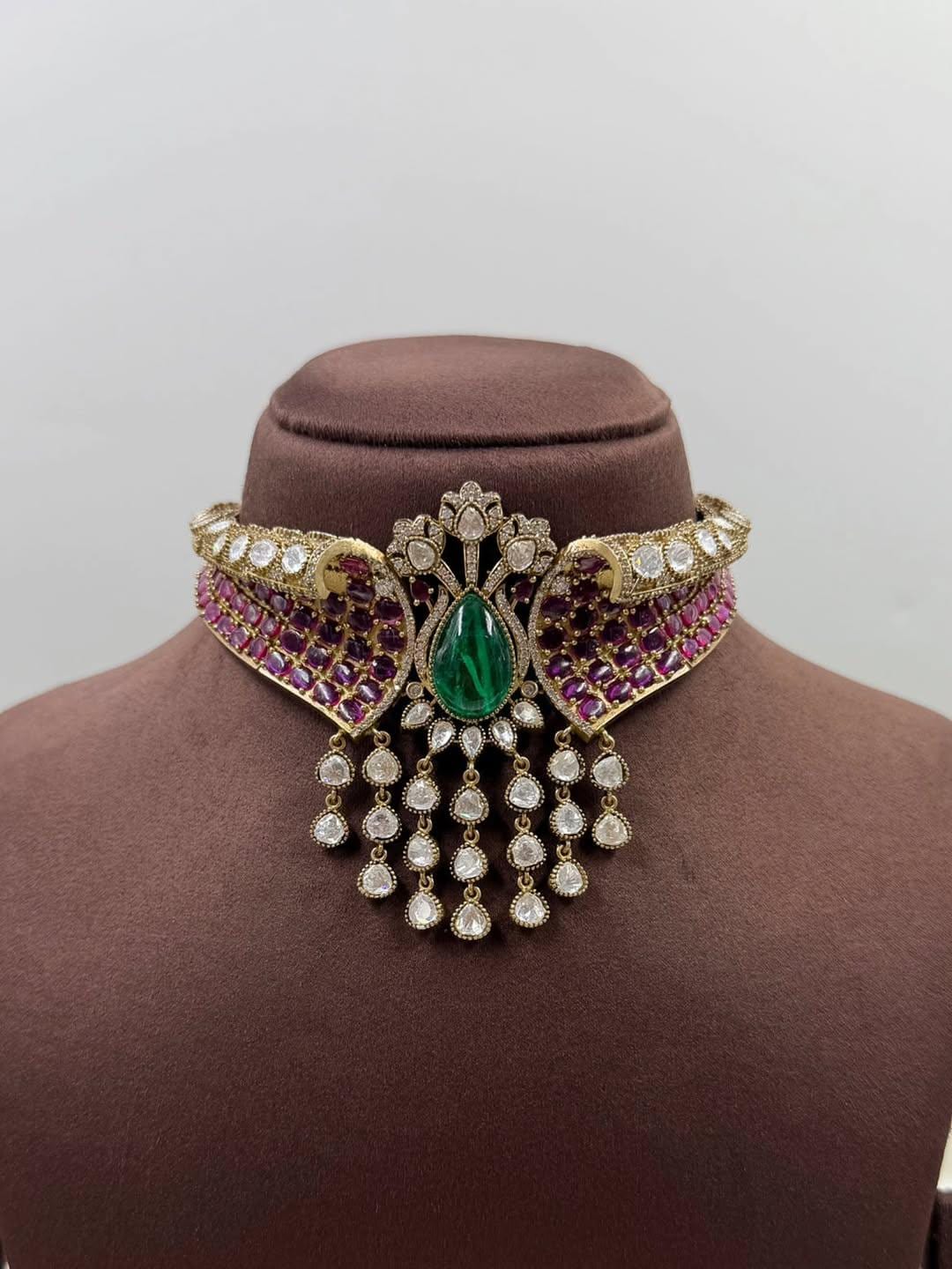 Royal Emerald Polki Choker Set – Mughal-Inspired Bridal Elegance