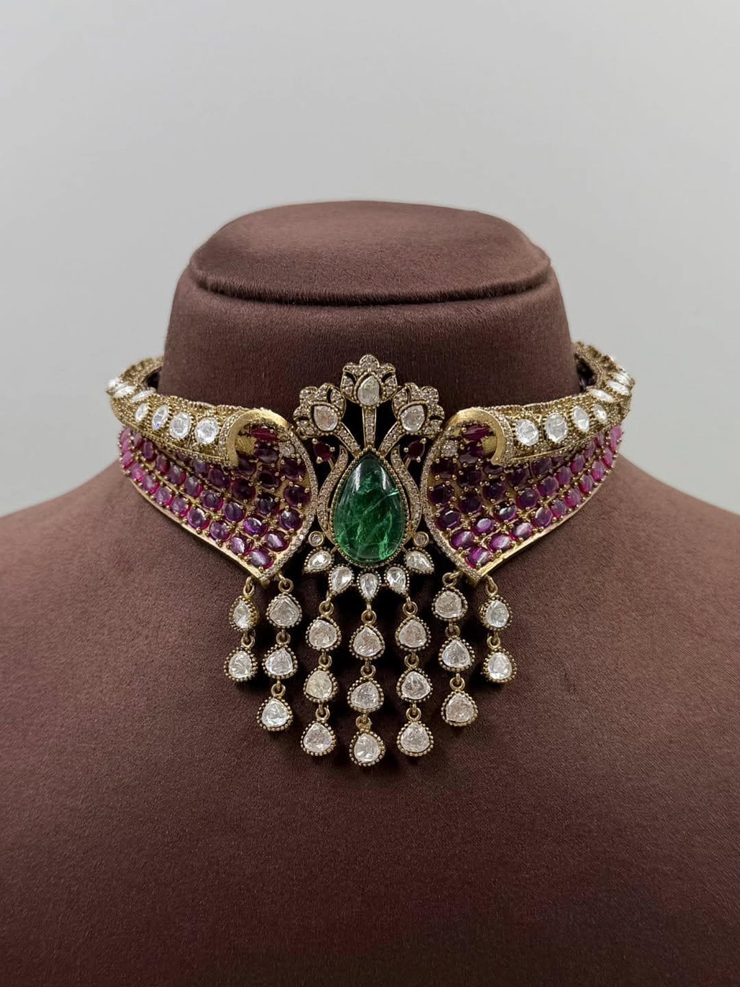 Royal Emerald Polki Choker Set – Mughal-Inspired Bridal Elegance