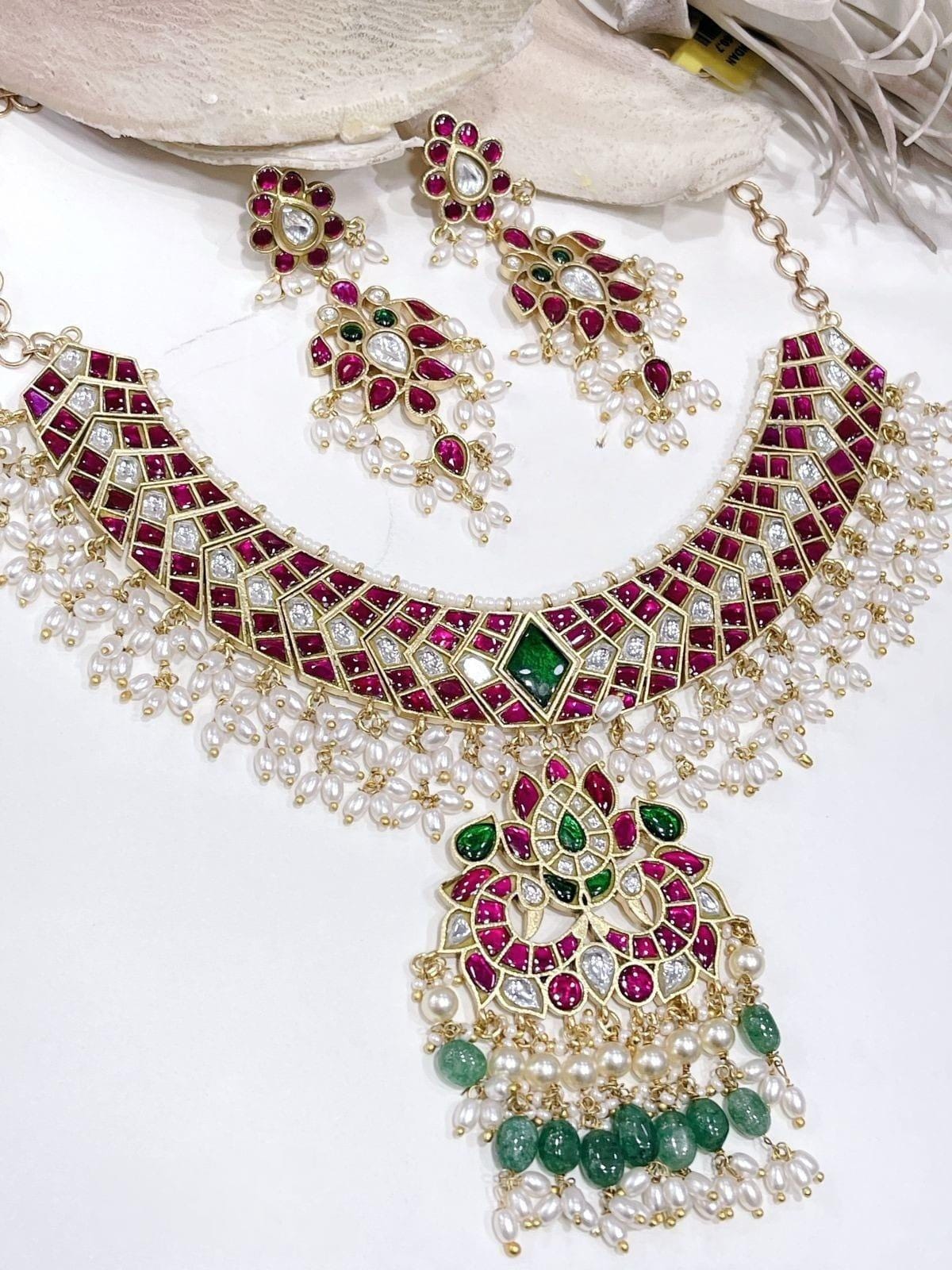 Indian Bridal Necklace Set, Kundan Style, Floral Geometric Pendant, Pearl Accents, Matching Earrings