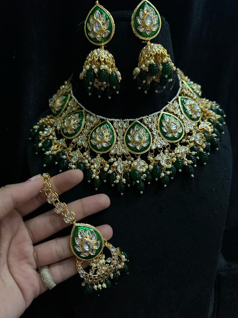 Exquisite Charm: Kundan Jewelry Set with Jhumka Earrings Ensemble