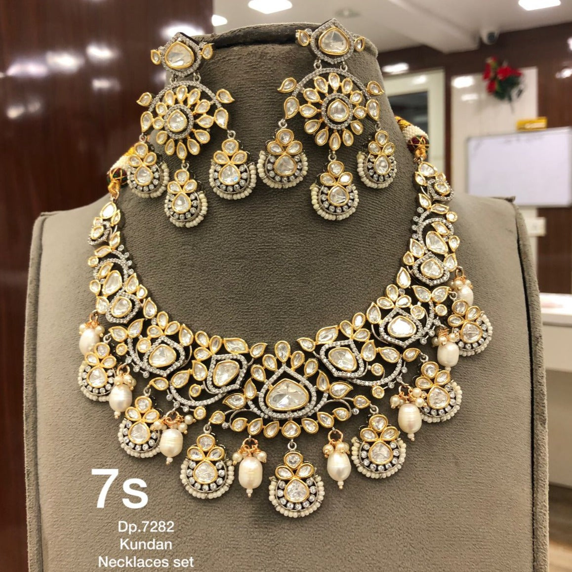 Elegant Pachi Kundan Jewelry Set: Adorn Yourself with Opulence and Elegance