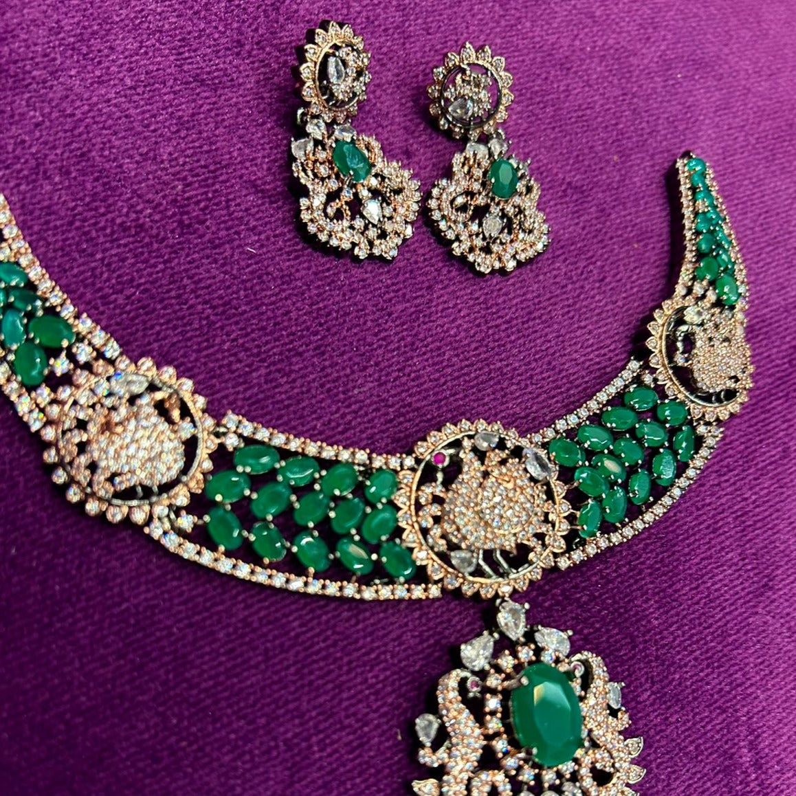 Vintage Elegance: Antique Emerald Stone Necklace Set with Earrings Collection