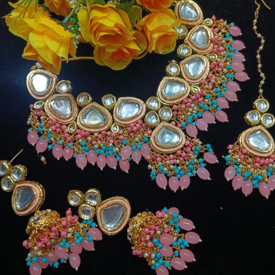 Royal Opulence: Kundan Jewelry Set with Earrings and Maangtikka