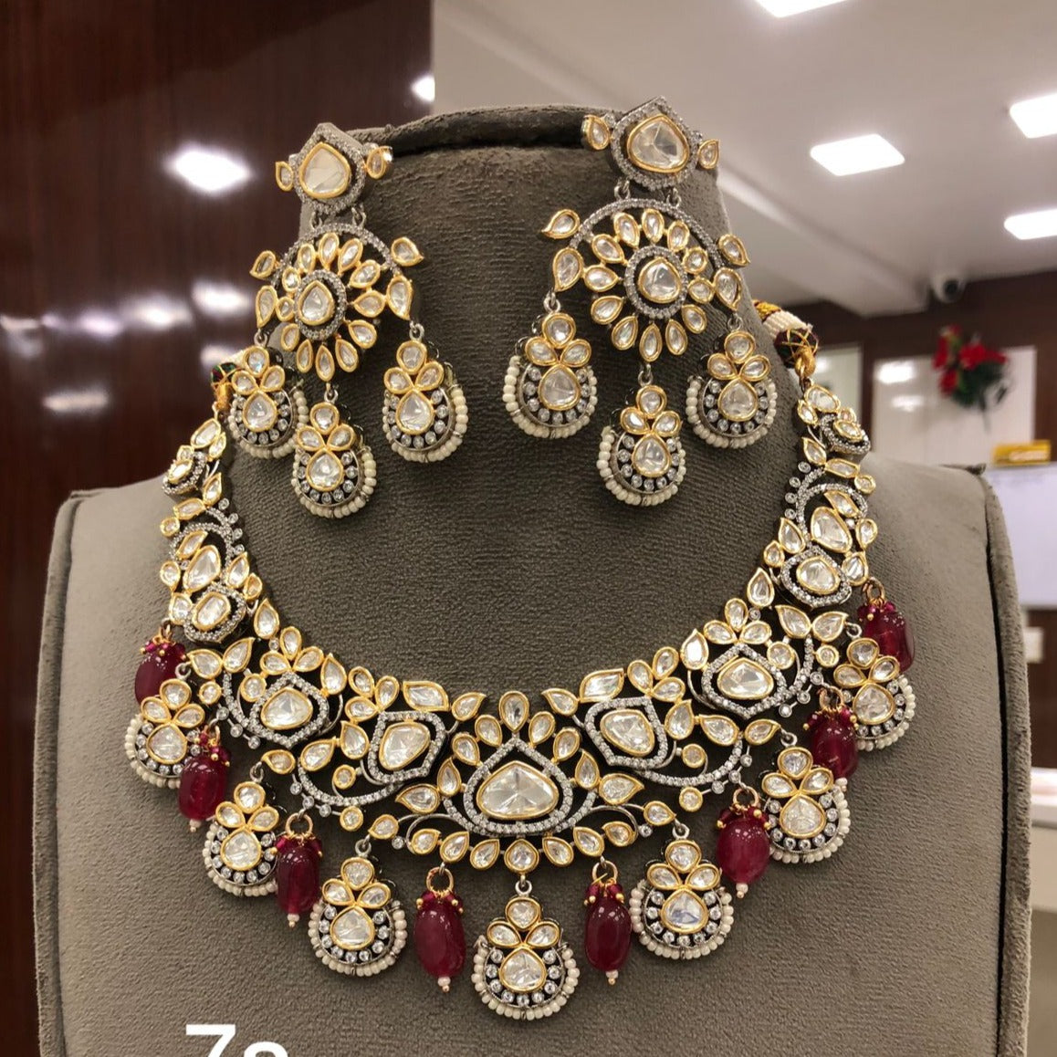 Elegant Pachi Kundan Jewelry Set: Adorn Yourself with Opulence and Elegance