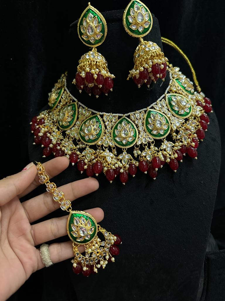 Exquisite Charm: Kundan Jewelry Set with Jhumka Earrings Ensemble